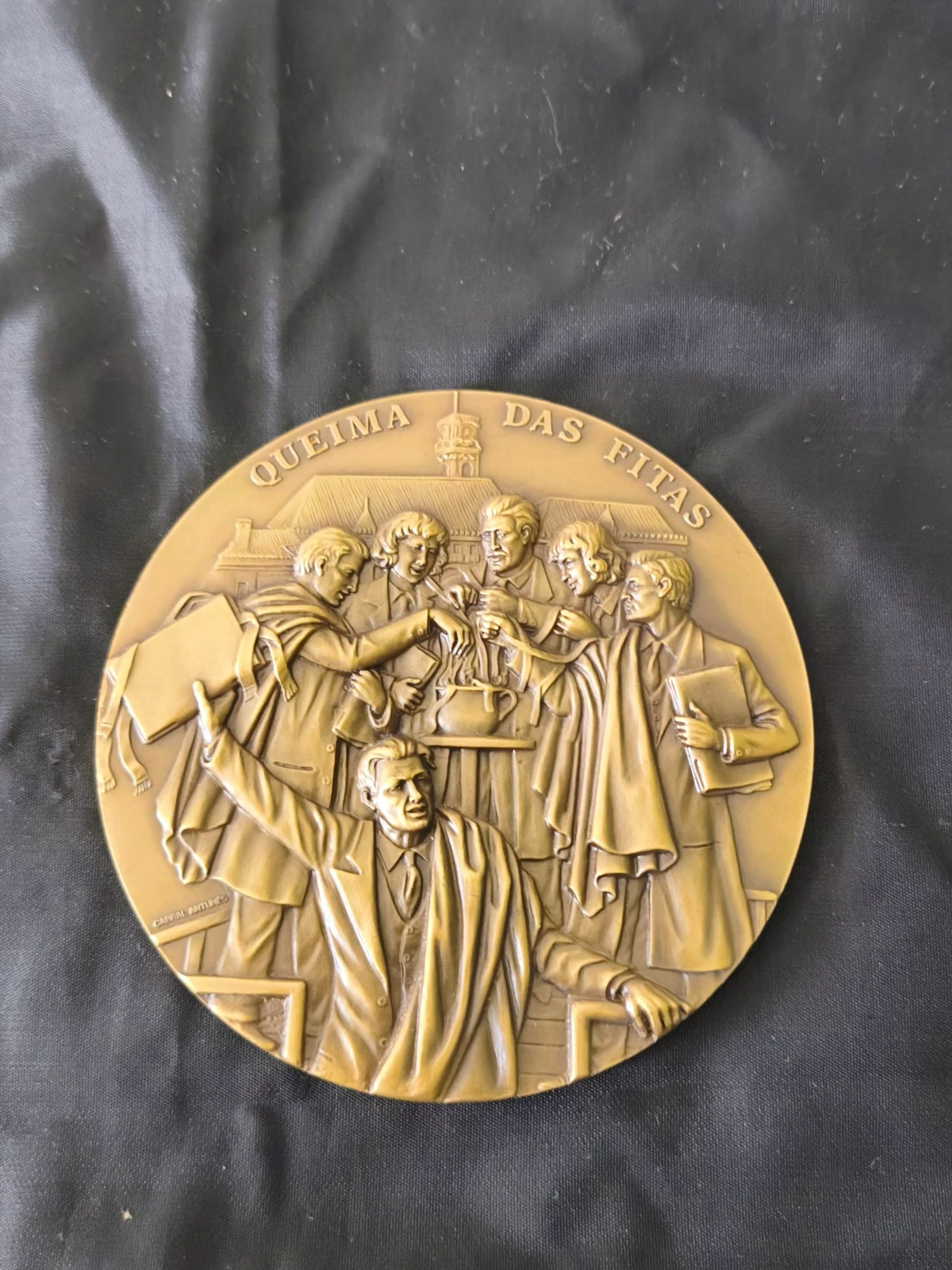Medalha comemorativa da Queima das Fitas de Coimbra.